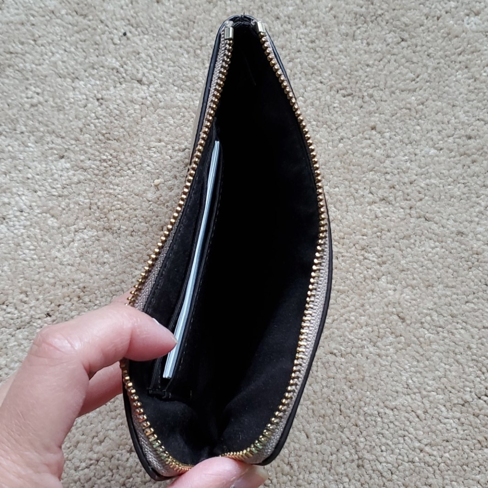 SOLD NWOT Gold Coach Wristlet - Picture 4 of 4